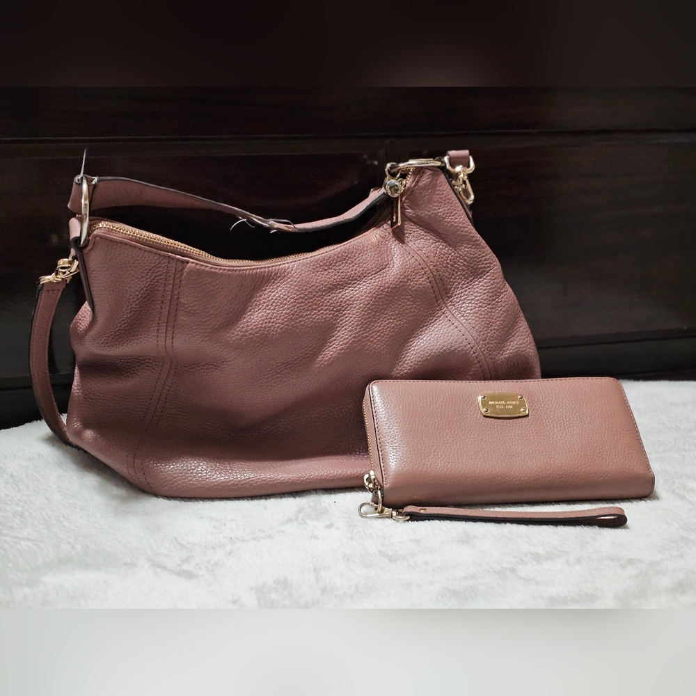 Michael Kors Leather Handbag and Wallet Set. Muave color with crossbody strap - Picture 1 of 10